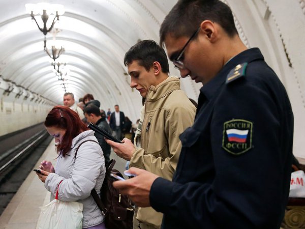 СМИ: в московском метро может пропасть сотовая связь