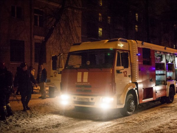 Пожарным и "скорой"в России разрешат таранить легковушки во дворах