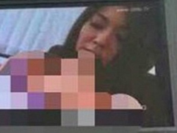 YouTube ВИДЕО: на огромном уличном экране в Китае показали порно