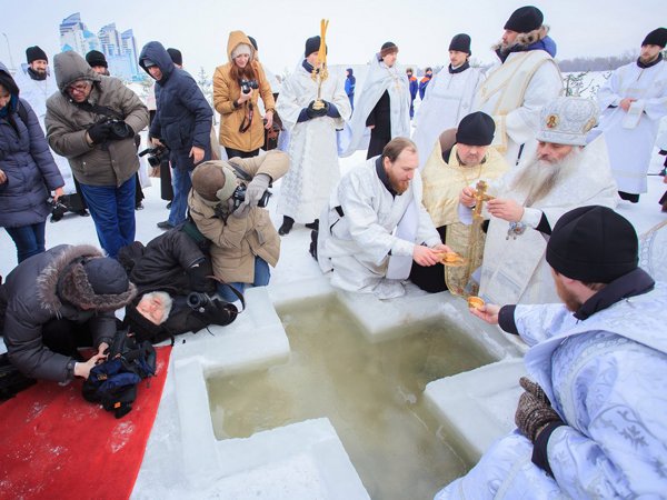Крещение 2017: когда набирать воду, какого числа, где и когда купаться в проруби в Москве