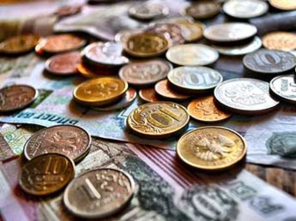 Минфин посчитал курс рубля завышенным и настаивает на девальвации
