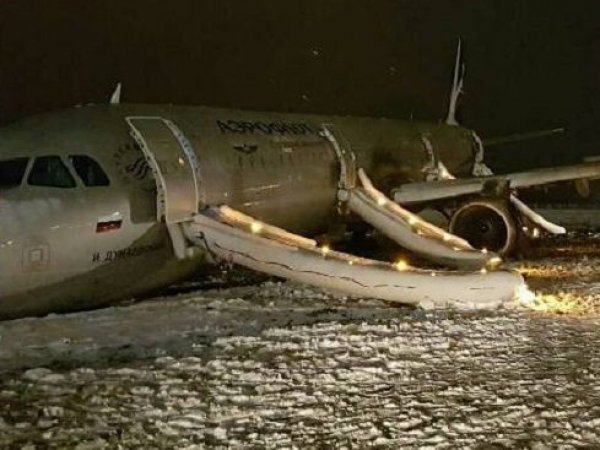 "Держат людей за скот": пассажиры A321 рассказали об аварии самолета в Калининграде (ФОТО, ВИДЕО)