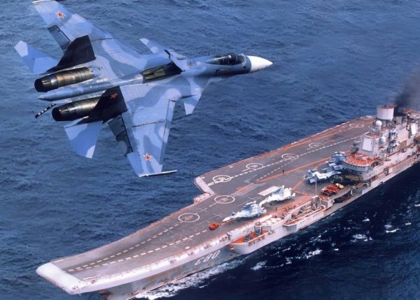 На YouTube выложили уникальное ВИДЕО работы авиации "Адмирала Кузнецова"