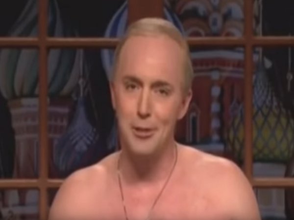 YouTube ВИДЕО: "Путин" с голым торсом уличил Трампа во лжи в эфире NBC