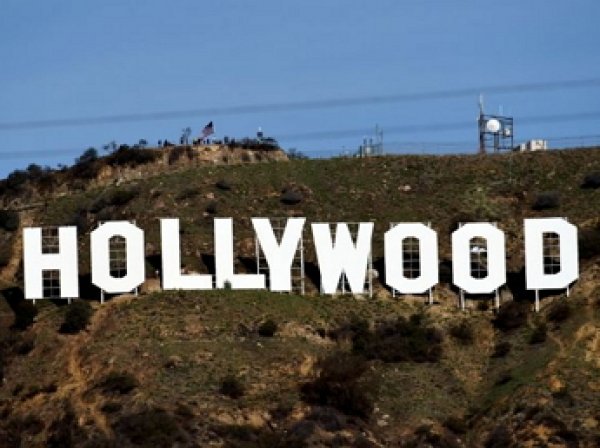 В Лос-Анджелесе в ночь на Новый год вандал изменил памятный знак Hollywood (ФОТО)