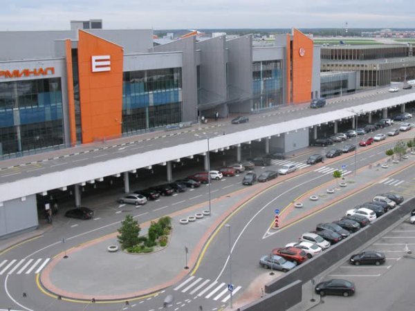 В Шереметьево с москвича потребовали более трех миллионов рублей за парковку