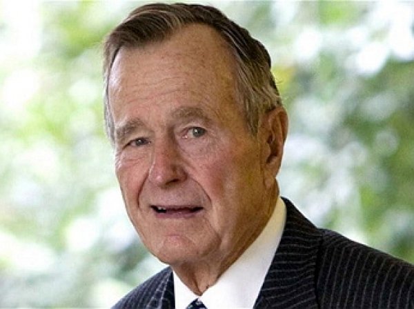Джордж Буш-старший госпитализирован в реанимацию
