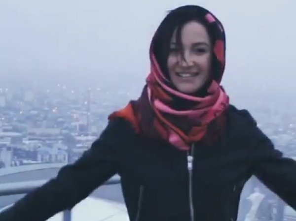 "Вчера в трусах, сегодня в платке": Бузова взорвала Instagram ФОТО и ВИДЕО из Чечни