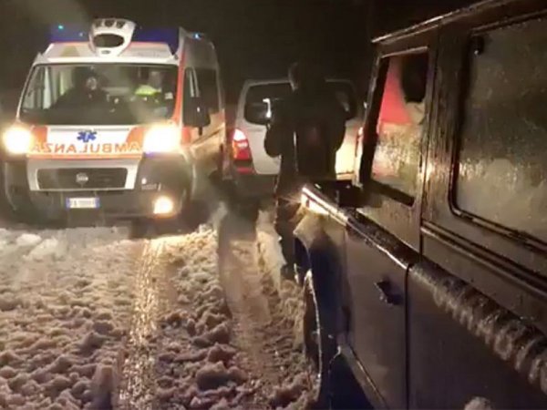 В Италии в попавшем под лавину отеле нашли шестерых выживших