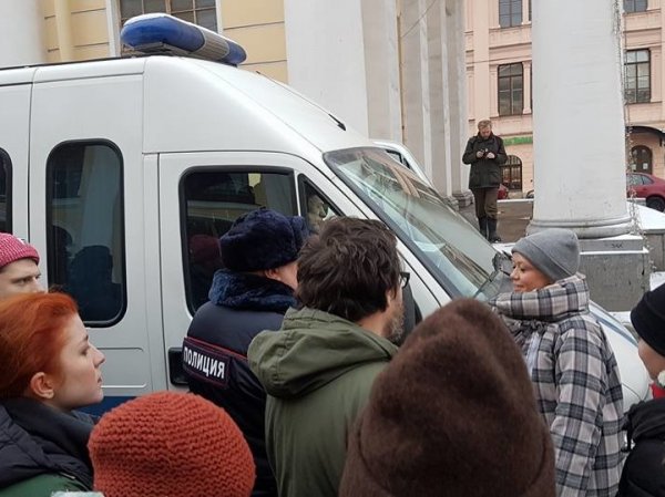 В Петербурге полиция прервала спектакль, приняв сцену самоубийства за реальность