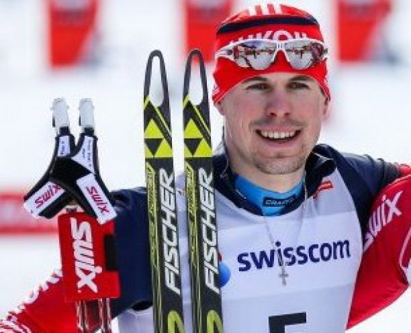 Лыжник Устюгов стал вторым в масс-старте на "Тур де Ски"