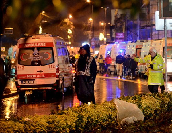 Теракт в Стамбуле 1 января 2017: неизвестный расстрелял посетителей ночного клуба — 39 погибших (ВИДЕО)