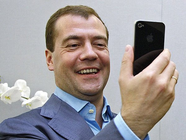 Медведев в Twitter посвятил свой единственный "лайк" сериалу "Шерлок" (ФОТО)
