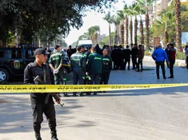В Египте смертник на мусоровозе въехал в КПП у здания полиции: 10 человек погибли