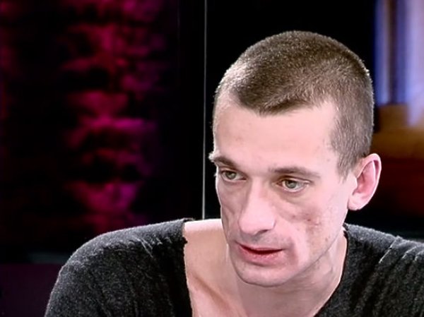 Художник Павленский после дела об изнасиловании эмигрировал из России