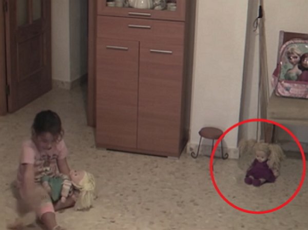 YouTube шокировало ВИДЕО с ожившей куклой и движущейся мебелью