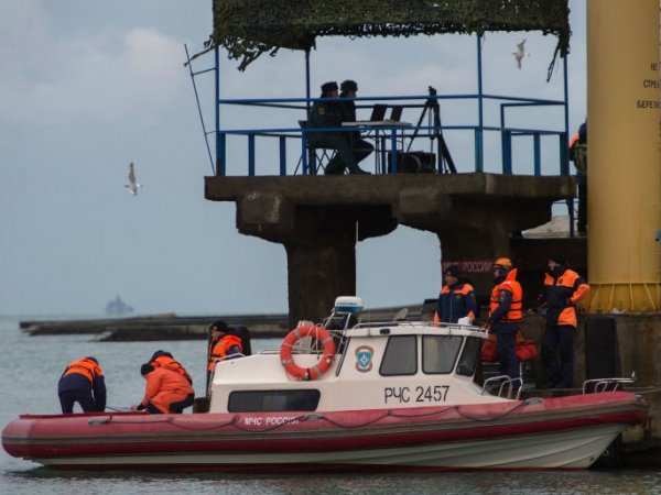 Крушение Ту-154, последние новости: на месте падения самолета в Сочи продолжаются спасательные работы (ФОТО)