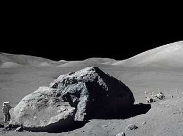 Ученые обнаружили на Луне земной кислород