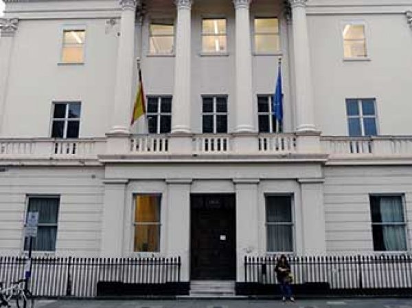 В Лондоне особняк олигарха из России захватили бомжи (ФОТО)