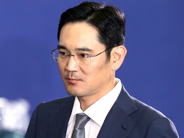 Суд арестовал главу Samsung по обвинению во взяточничестве