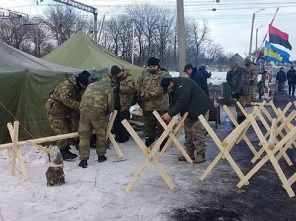 На Украине начался штурм участников блокады Донбасса: есть раненые (ВИДЕО)