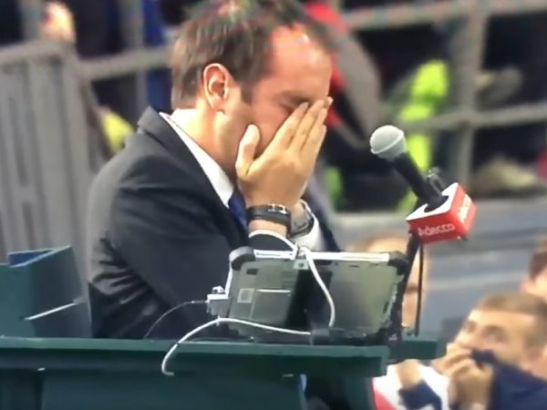YouTube ВИДЕО: канадский теннисист во время матча попал мячом судье в глаз