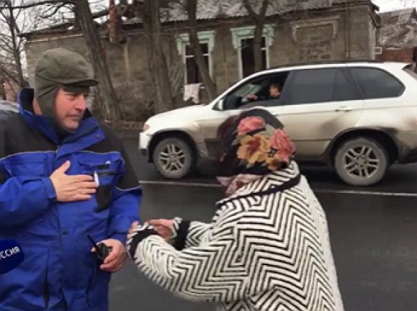 "Заберите Порошенко": жительница Донецка попросила наблюдателя ОБСЕ отдать Порошенко Трампу