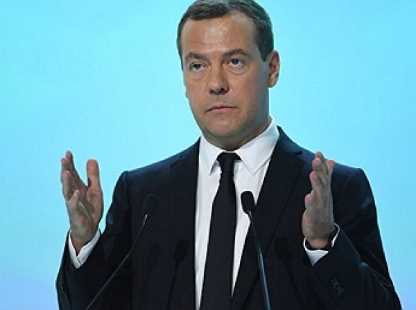 Медведев призвал готовиться к «неопределенно долгой» жизни под санкциями