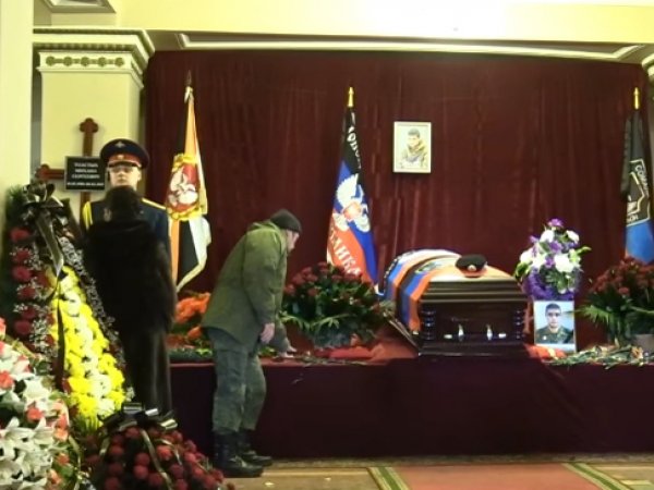 Похороны Гиви в Донецке: проститься с комбатом "Сомали" пришли 55 тысяч человек  (ФОТО, ВИДЕО)