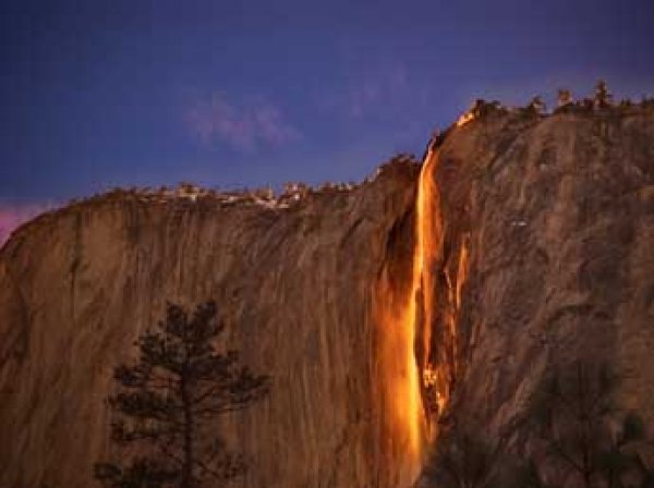 В Калифорнии водопад Лошадиный хвост превратился в "огнепад" (ФОТО, ВИДЕО)