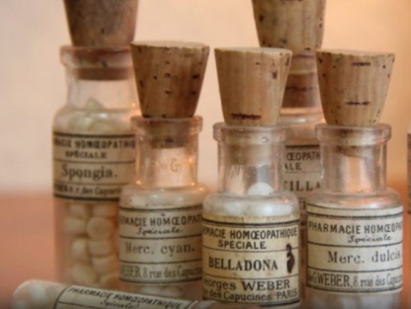 Ученые РАН назвали гомеопатию лженаукой, приравняв ее к магии и уринотерапии