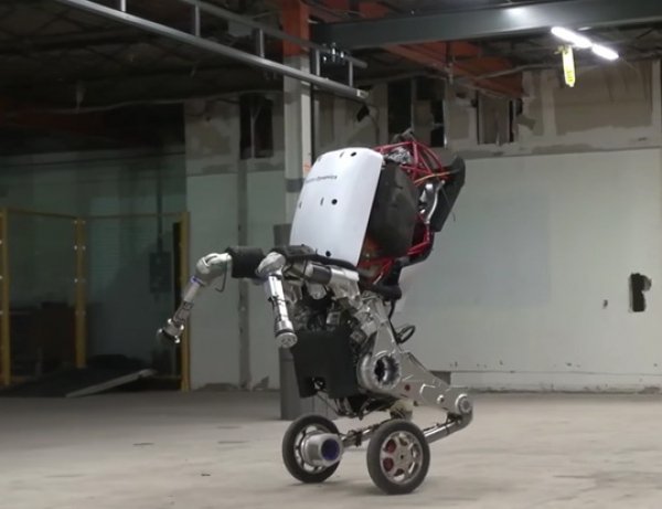 YouTube ВИДЕО: прыгающий чудо-робот на колесах "взорвал" Сеть