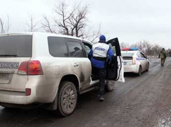 Миссия ОБСЕ "трусливо сбежала" из попавшего под обстрел Донецка (ВИДЕО)