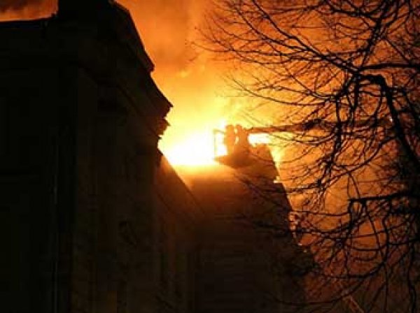 В Твери дотла сгорела детская больница, где снимали "Чучело" (ФОТО, ВИДЕО)