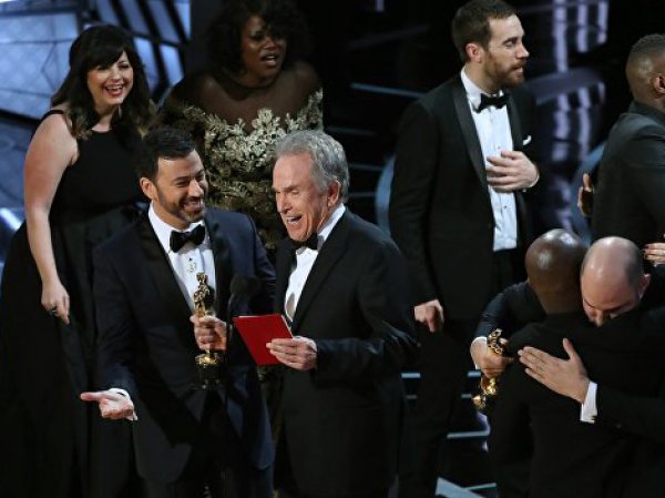 Организаторы объяснили ошибку на вручении премии "Оскар"