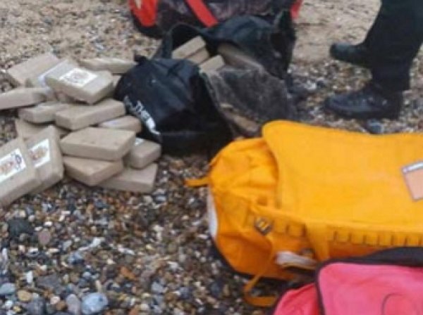 К берегам Англии прибило ящики с 360 кг кокаина