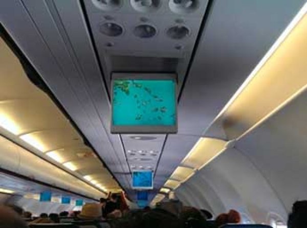 У пассажирки австралийского рейса во время полета взорвались наушники (ФОТО)