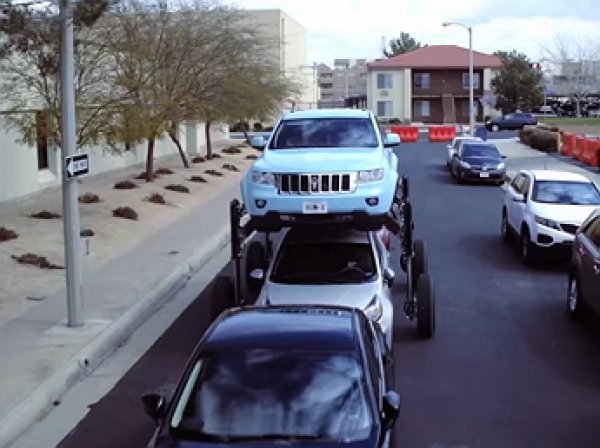 В США испытали автомобиль-трансформер, шагающий через пробки (ВИДЕО)