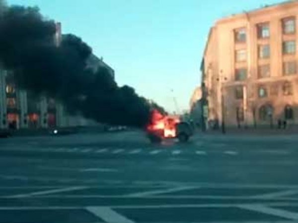 Протестующие против "Платона" дальнобойщики сожгли у Смольного в Питере "Ниву" (ВИДЕО)
