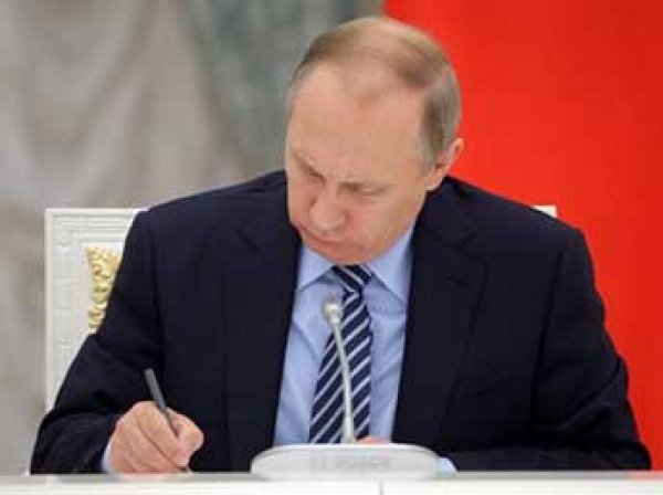 Путин подписал закон о замене денежных выплат по ОСАГО