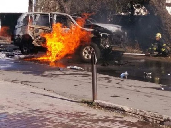 В Мариуполе при взрыве автомобиля погиб полковник СБУ (ВИДЕО)