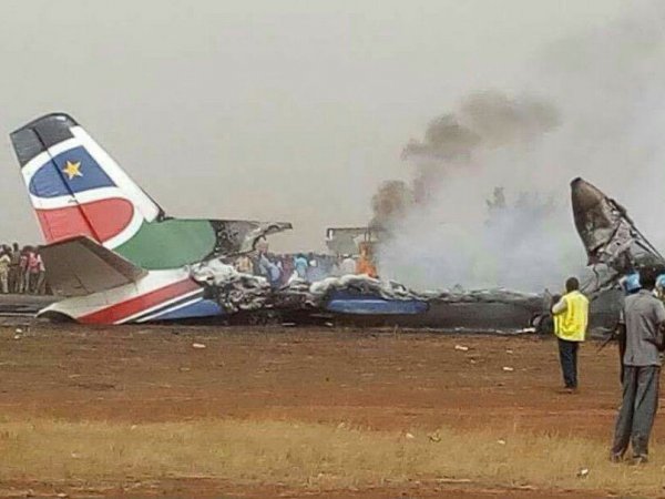 Крушение самолета в Южном Судане: на борту было 44 человека (ФОТО)