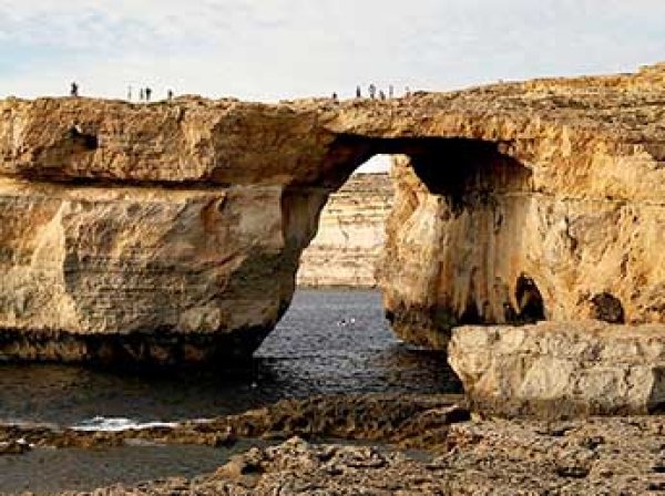На Мальте обрушилась древняя арка "Лазурное окно" из "Игры престолов" (ФОТО)