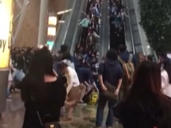 YouTube ВИДЕО: взбесившийся эскалатор покалечил 18 человек в Гонконге