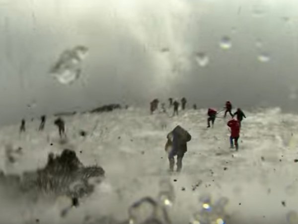 YouTube ВИДЕО начала извержения вулкана Этна едва не стоило репортерам BBC жизни