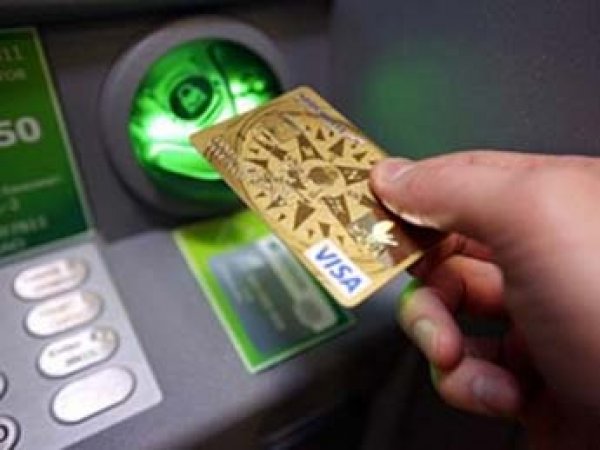 Сбербанк первым в России введет комиссию за снятие наличных с карт Visa
