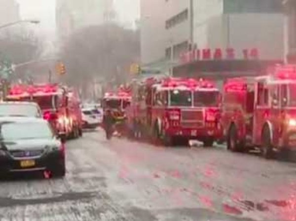 СМИ сообщили о мощном взрыве в Нью-Йорке (ФОТО, ВИДЕО)