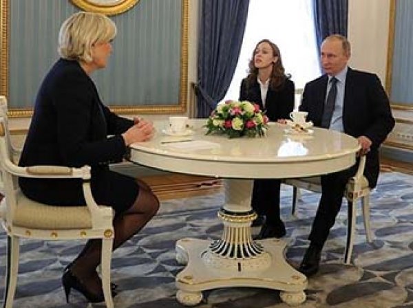 "Мы не хотим влиять на выборы во Франции": Путин тепло приветствовал Ле Пен