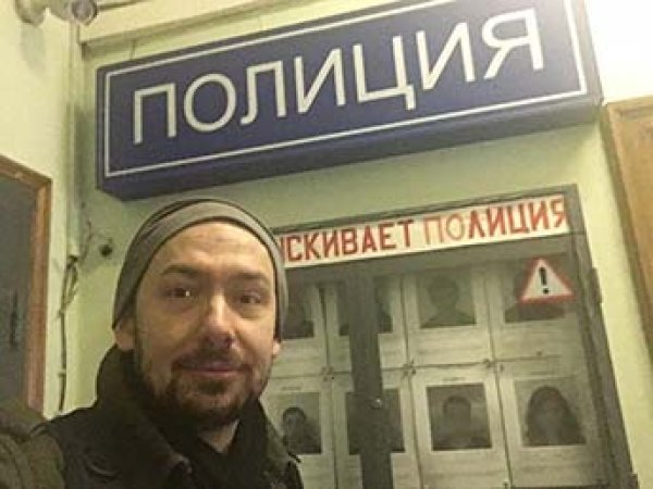 "В обиду не дадим": журналиста УНИАН задержали в Москве, Захарова встала на его защиту
