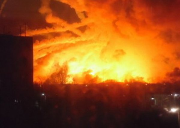 Взрыв в Харькове на складе боеприпасов попал на ВИДЕО